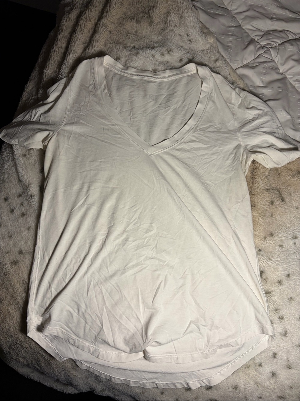 lululemon athletica Men's White V-Neck Short Sleeve Tee
